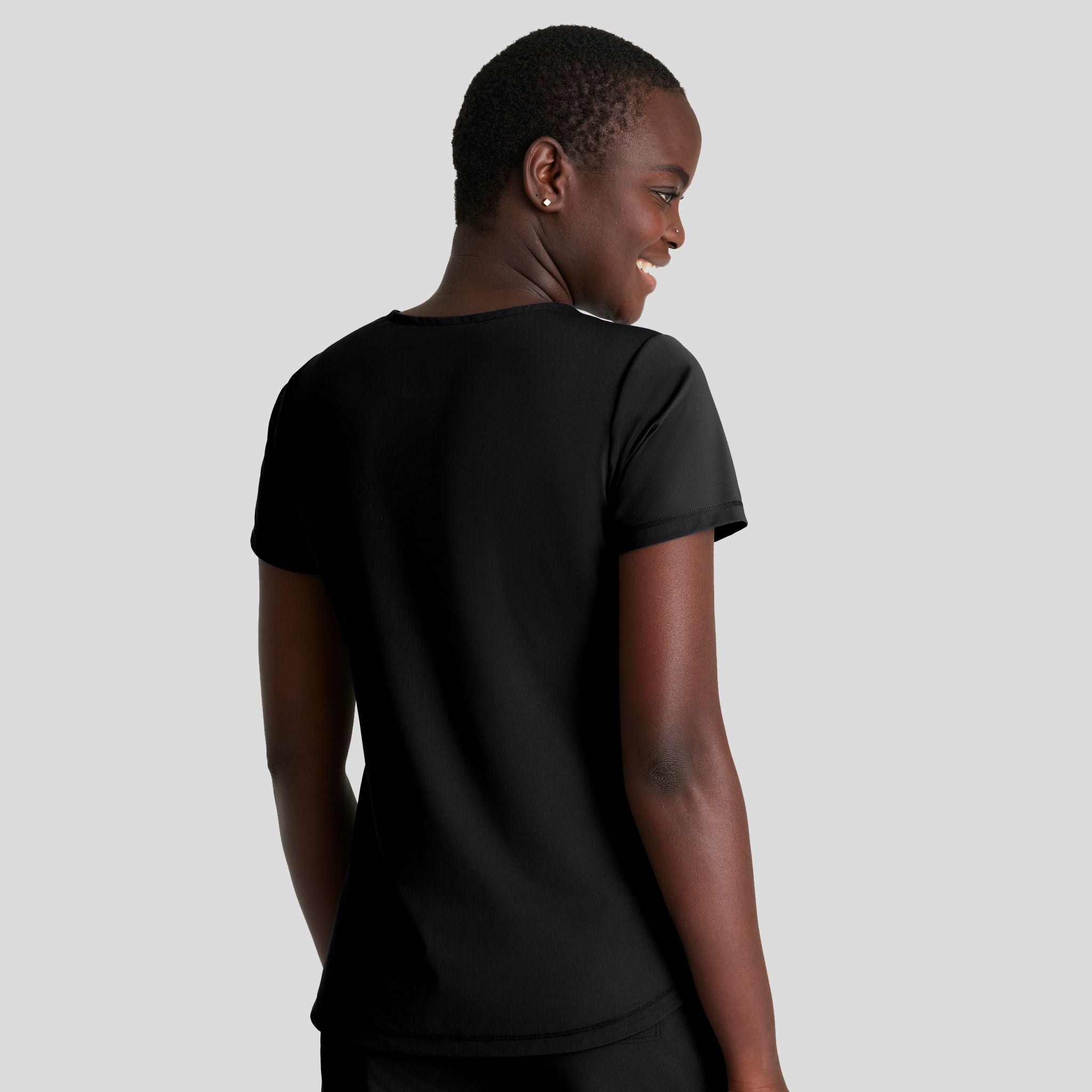 Serene 3-Pocket V-Neck Top | Black